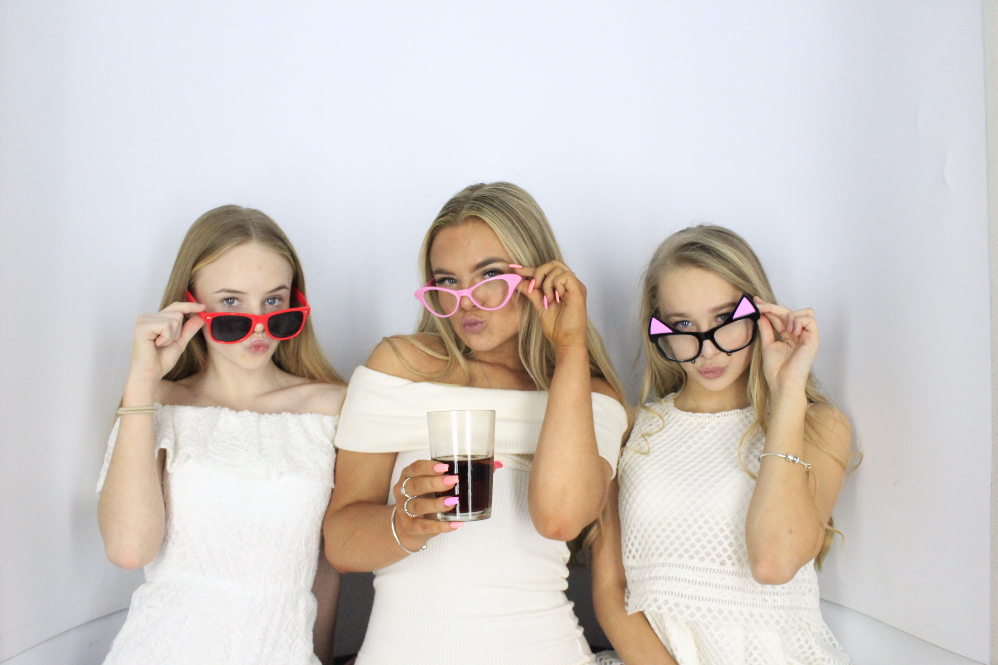 Issy & Alice's 18th Birthday Party | View more photos from the event at gallery.myphotoboothexperience.co.uk/u/MyPhotoBoothExperienceLtd/Issy-Alices-18th-Birthday-Party